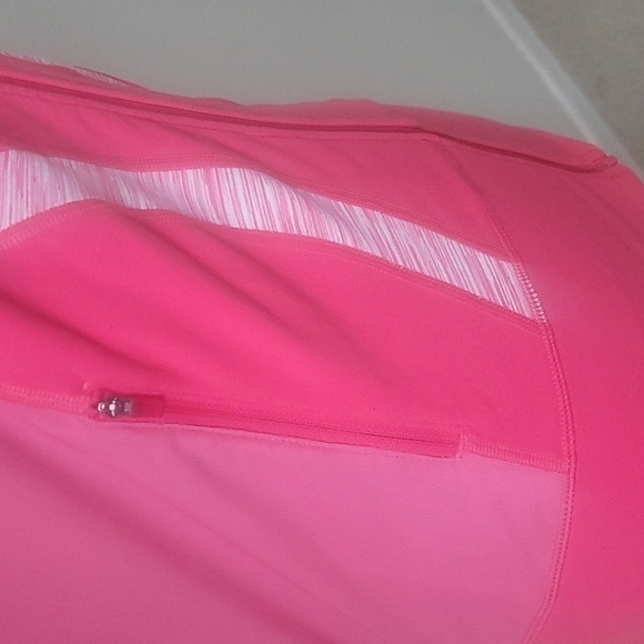 Lululemon in stride Pink Zipper Vest with reflective bird or doves on back size4 - Picture 9 of 15